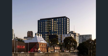 Luxury two-bedroom, two-bathroom residence in prime Southbank location with gym, pool & resort style amenity - Photo 2