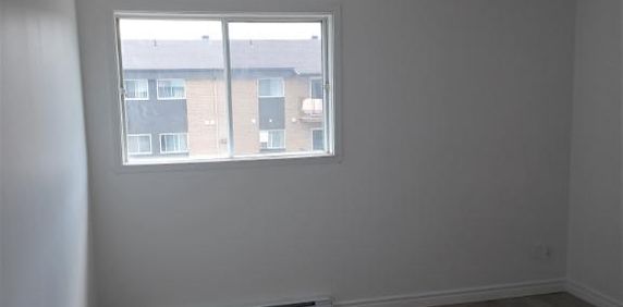 41/2 Québec**Charlesbourg**1 mois gratuit**Ascenseur**Béton**Frais peint**Non fumeur de toute substance**libre à partir de décembre, 1225$ - Photo 2