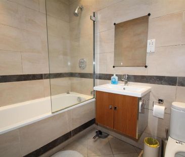 1 bedroom in a house share to rent - Photo 6