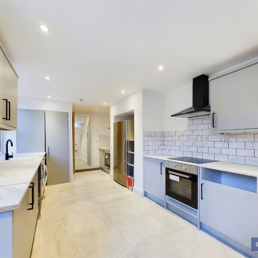 1 bedroom Flat To Let - Photo 1