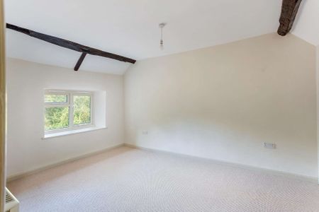 An idyllic newly refurbished three-bedroom cottage located within the Kentchurch Court Estate deer park, one of the oldest in the country, offering the perfect - Photo 5