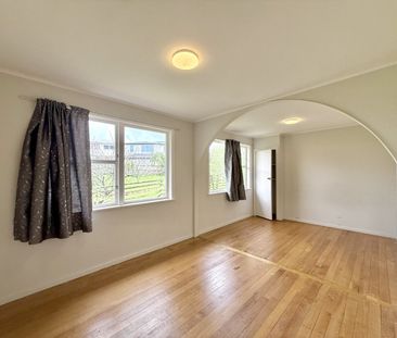 Spacious Family Home - Photo 2