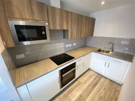 Stunning Fully Furnished One Double Bedroom Apartment at the Uncle Development, located in a prime M1 location. - Photo 4