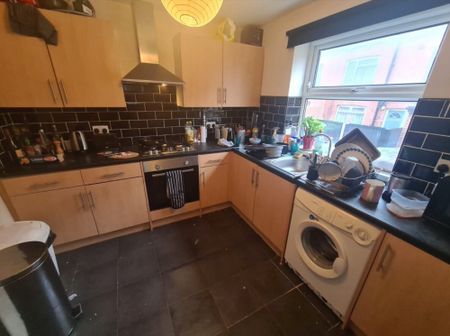 5 Bed - 20 Walmsley Road, Hyde Park, Leeds - LS6 1NG - Student - Photo 5