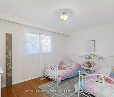 18 PROUSE DRIVE - Photo 2