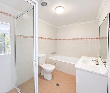 Spacious Living - Photo 4