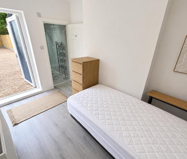 1 bedroom in a house share to rent - Photo 2