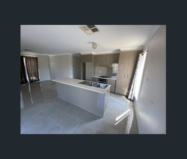 Stylish Family Home in a Prime Werribee Location - Photo 6