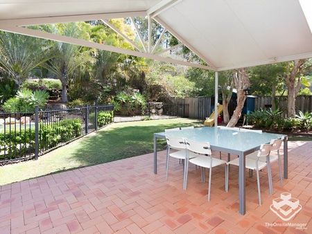 Luxurious life style with pool and views - Photo 4