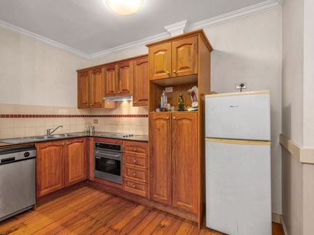 Unfurnished Two Bedroom Unit in Great Location - Photo 4