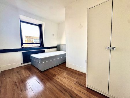 2 Bed Flat, Mile End Road, E3 - Photo 3