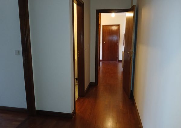 Apartamento T2 no Centro da Senhora da Hora em Matosinhos