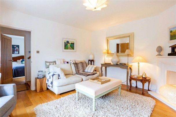 Beautiful three bedroom cottage in the countryside with town conveniences. - Photo 1