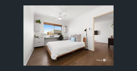 New Farm Apartment with Rear Street Entry & Lock-Up Garage! - Photo 2