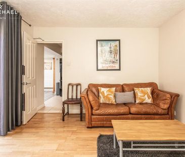 4 bedroom end of terrace house to rent - Photo 5