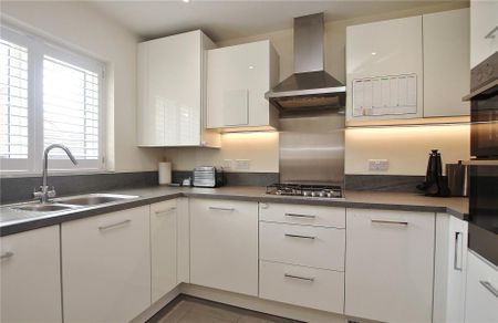 3 bedroom semi-detached house to rent - Photo 3