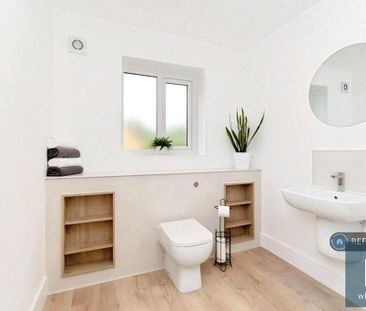 1 bedroom in a house share to rent - Photo 3