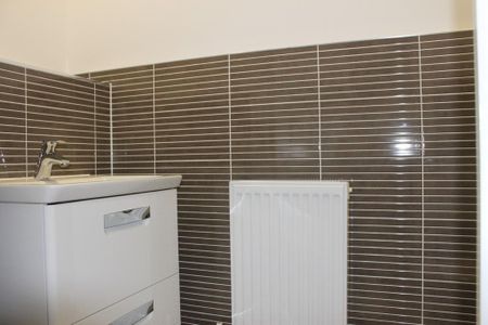 2 bedroom semi-detached house to rent - Photo 4