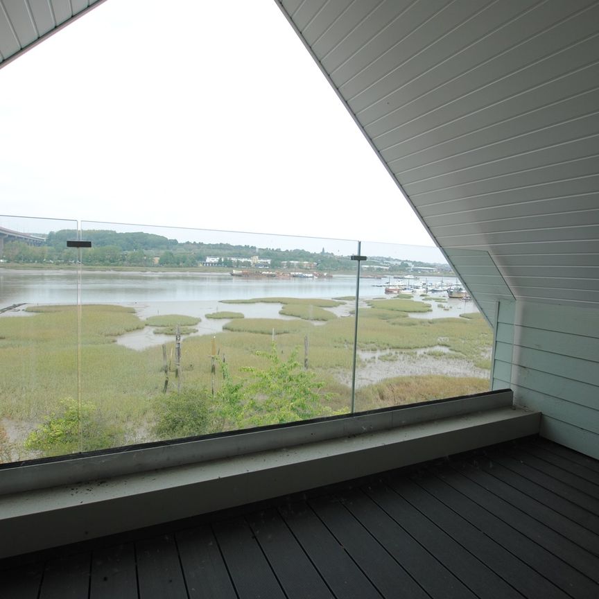 Safety Bay Close, Kent, London - Photo 1