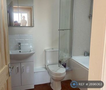 3 bedroom end of terrace house to rent - Photo 2