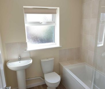 3 bedroom end of terrace house to rent - Photo 4