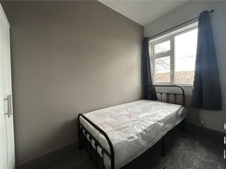 5 bedroom property to rent Cemetery Road, Normanton, West Yorkshire, WF6 - Photo 3