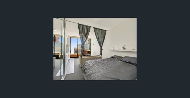 Air-conditioned studio apartment with city views. Great lifestyle location! - Photo 1