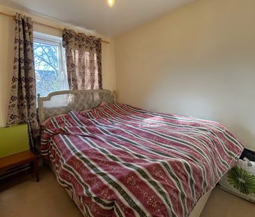 Mint Walk, Woking - 3 bedrooms Property for lettings - Seymours - Photo 5