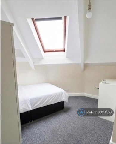 1 bedroom in a house share to rent - Photo 5