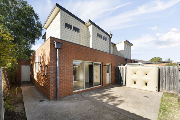 Two Bedroom Townhouse In Sunbury's Tranquil Pocket - Photo 1