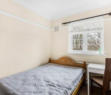 2 Bed Flat, Harvard Road, W4 - Photo 4
