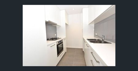 Melbourne One: Stylish 2 Bedrooms 2 Baths Apartment in the Heart of CBD! - Photo 3