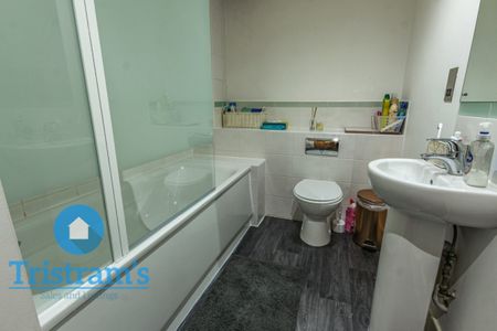 3 bed Apartment for Rent - Photo 3