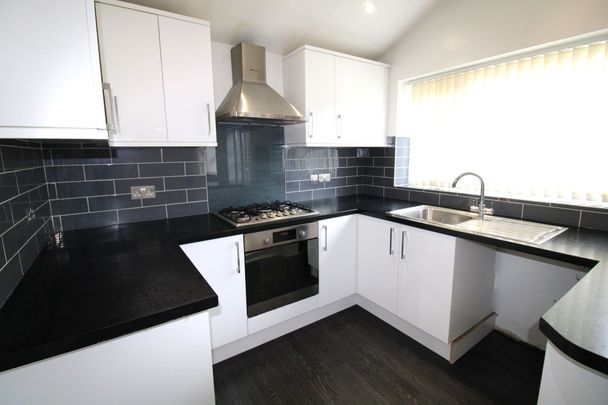 3 bed semi-detached house to rent in Malvern Avenue, Ashton-Under-Lyne, OL6 - Photo 1