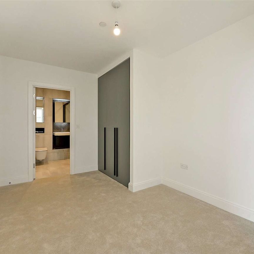 A stylish and brand new two bedroom apartment with private balcony in The Aquifer House building at The Horlicks Quarter. - Photo 1