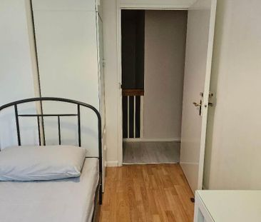 1 bedroom in a flat share to rent - Photo 2
