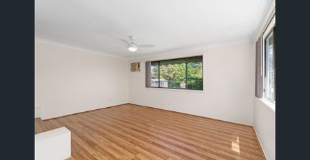 Spacious family home with large backyard - Photo 5