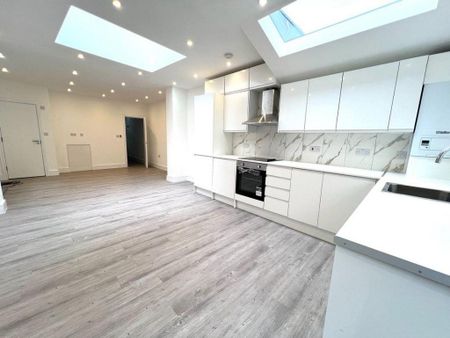 4 bedroom semi-detached house to rent - Photo 4