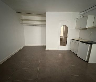 STUDIO 20 m2 – REFAIT A NEUF – en rez-de-chaussée – sur COUR – - Photo 3