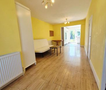 4 bedroom end of terrace house to rent - Photo 6