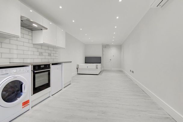 Ravenscroft Avenue, London, NW11 - Photo 1