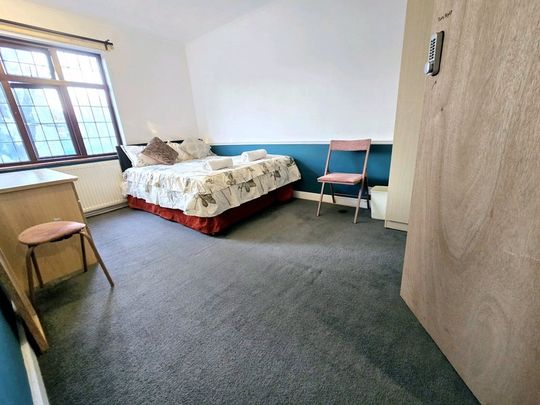 Room in a Shared Flat, Pitfield Street, N1 - Photo 1