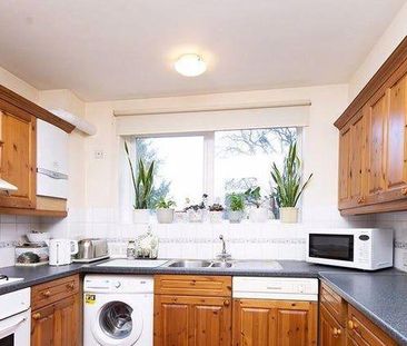 2 bedroom ground floor flat to rent - Photo 3