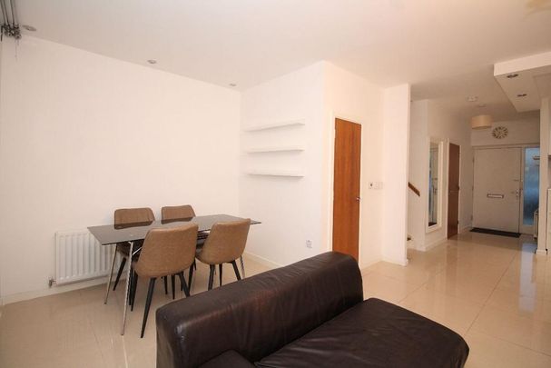 4 bedroom terraced house to rent - Photo 1