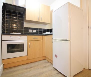 Hanworth Road, Hounslow - Photo 2