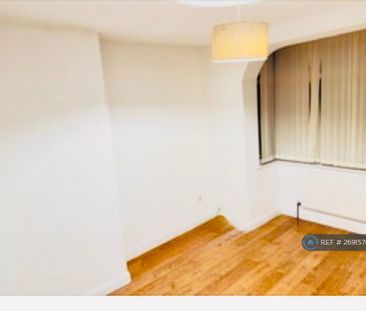 3 bedroom end of terrace house to rent - Photo 2