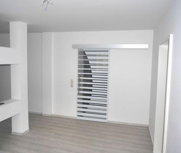 CHARMANTE 4-ZI.-WOHNUNG INKL. EINBAUKÜCHE, Ihre neue Wohnung direkt... - Foto 1