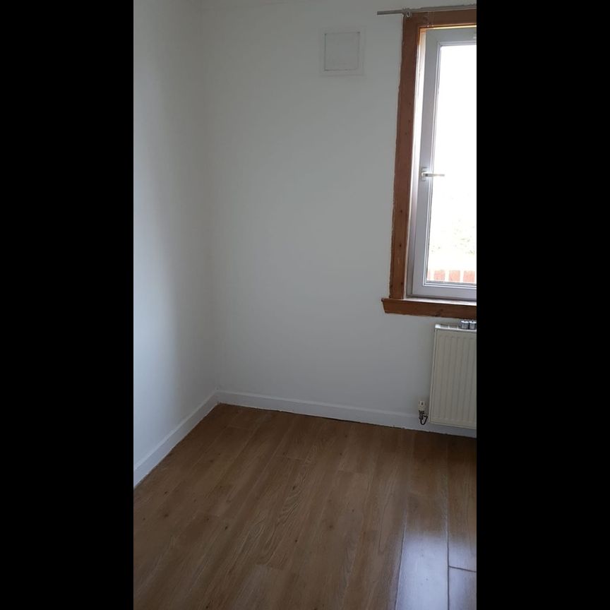 2 Bed Flat, Restalrig Square, EH7 - Photo 1