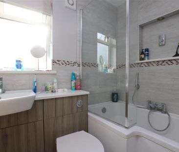 2 bedroom end of terrace house to rent - Photo 5