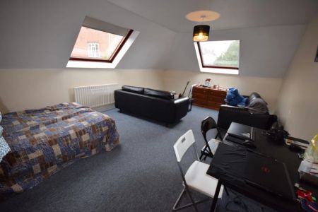 To Rent Queens Road, Westbourne, Bournemouth, BH2 £1,785 pcm Tenancy Info - Photo 4